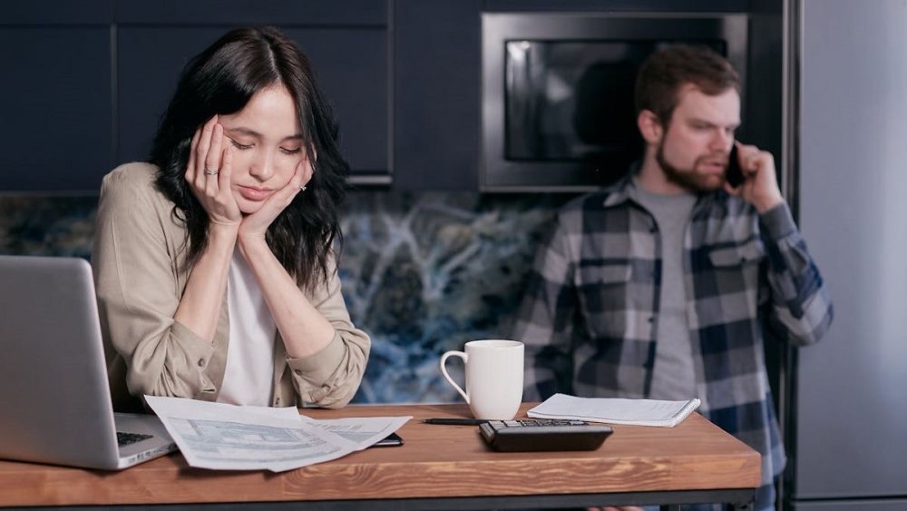 Lispa banilor te împiedică să te dezvolți? Iată câteva metode prin care poți rezolva această problemă