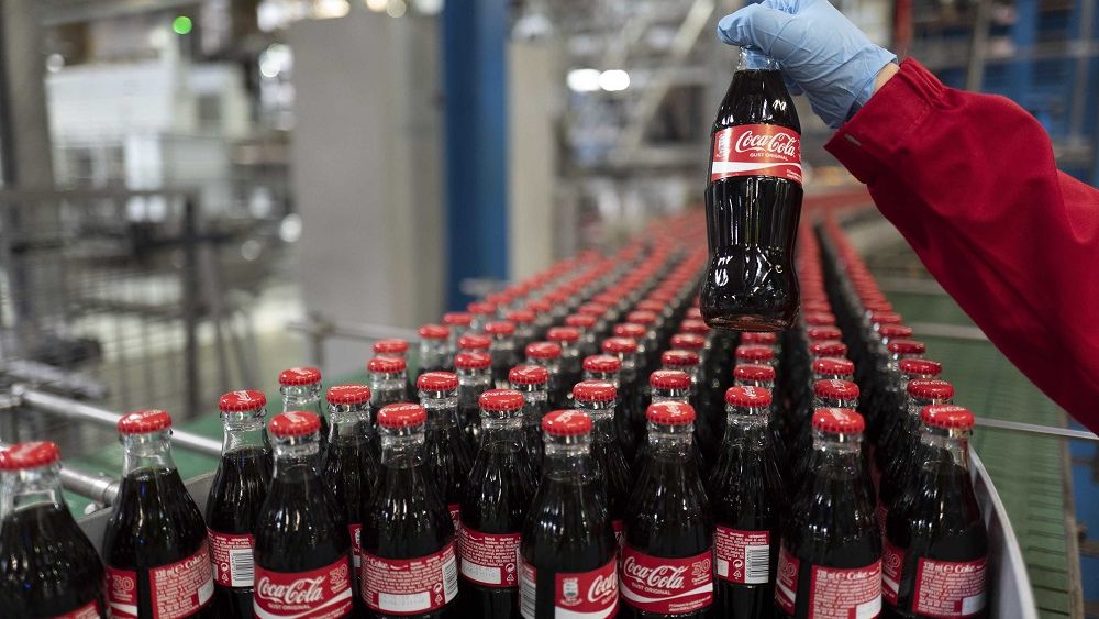 Coca-Cola vrea ca până în 2030 să colecteze toate sticlele din piață