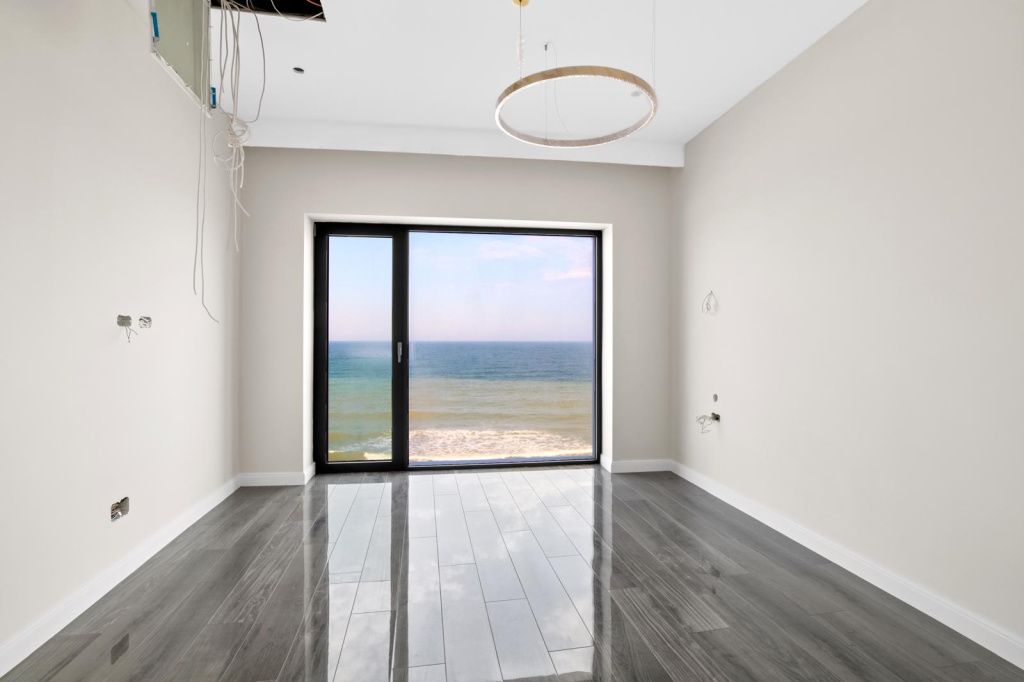 Cum arăta un penthouse de peste 1 milion de euro amplasat pe malul mării la Olimp - Imagine 17