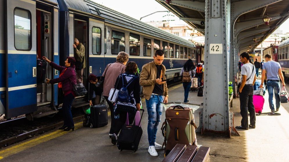 Directorul CFR, după ce 30 de copii au stat blocați 8 ore în tren: „De ce mă întrebați pe mine? Vor primi apă când ajung la București”