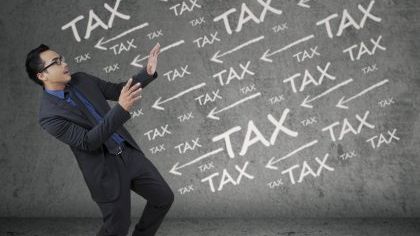 Guvernul reinvie aplicarea CAS si CASS la salariul minim pentru venituri mai mici; sunt vizate contractele sub 8 ore pe zi si cele pe baza de norma