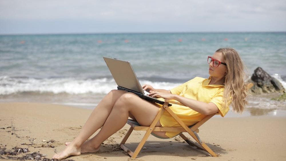 Trendul din vara lui 2024: „Vacanța silențioasă” (quiet vacationing) pe care angajații și-o iau pe furiș