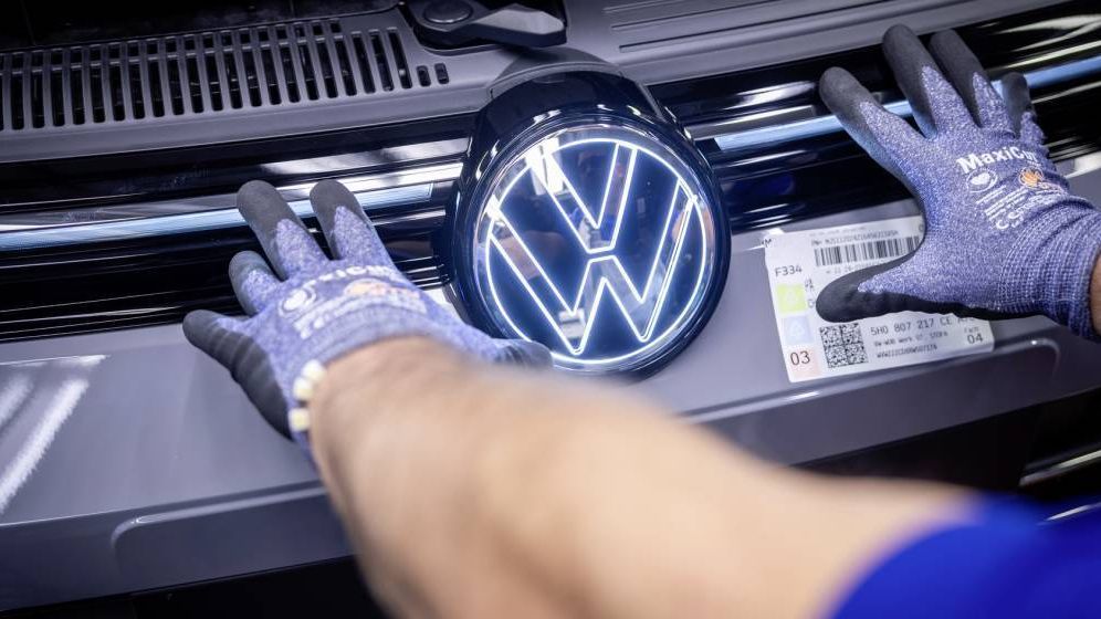 Volkswagen și alți constructori au fost găsiți responsabili de manipularea emisiilor de către CJUE