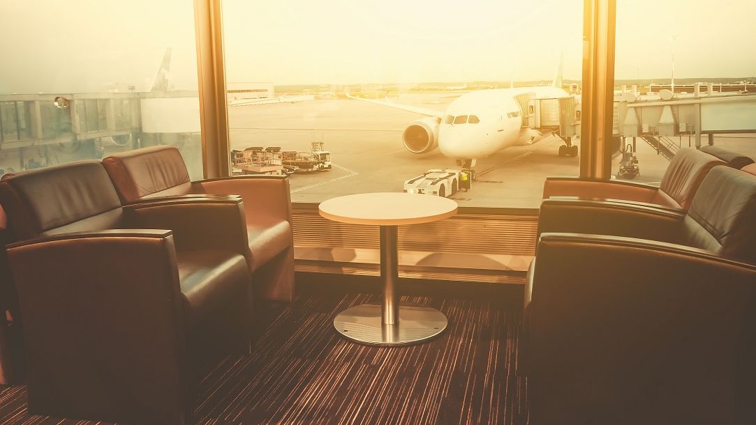 Fondatorii Salt Bank vor putea intra în peste 1.800 de lounge-uri: Ce trebuie să știe cei cu card Platinum