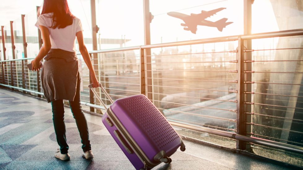 În premieră, o companie aeriană va închiria haine pasagerilor, pentru ca aceștia să nu le mai ducă în bagaje