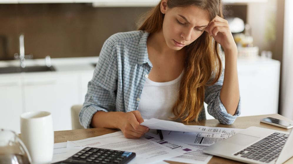 Cu cât îți crește factura la energie dacă nu ești pe piața liberă