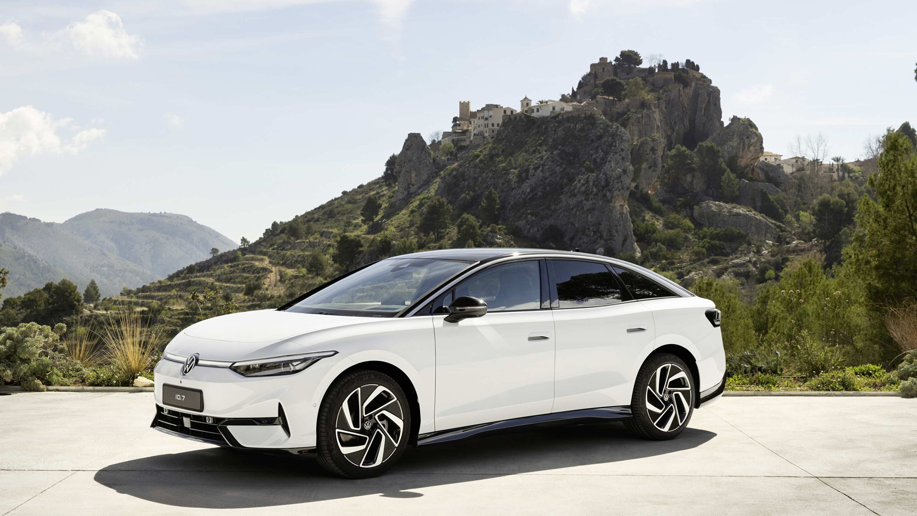 Volkswagen va construi mai puține fabrici de baterii pentru mașini electrice decât anunțase inițial