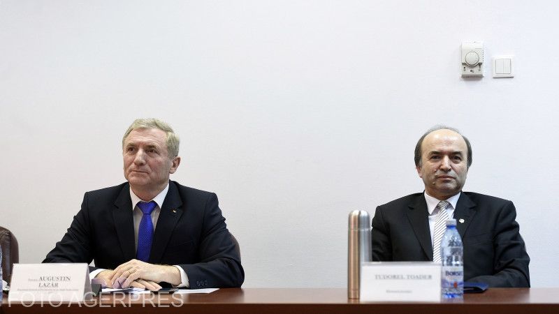 Toader si Lazar, meci de ping pong cu acuzatii. Ministrul Justitiei sustine ca decizia de evaluare a procurorului general nu a venit "din senin".