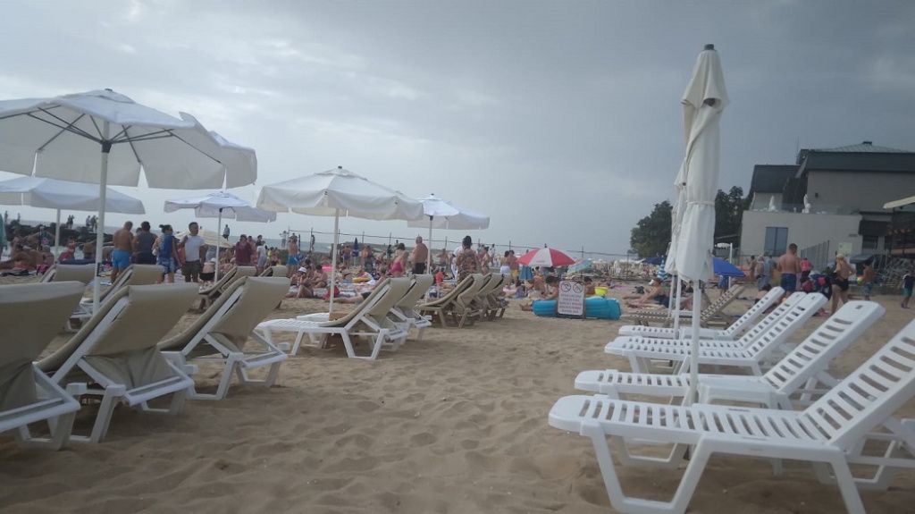 GALERIE FOTO | Golden Sands sau, mai degrabă, "žRomanian Sands": cât costa un sezlong într-una - Imagine 4