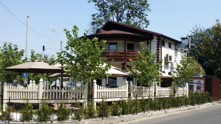 Review George Butunoiu: Unul dintre primele restaurante de dupa Revolutie