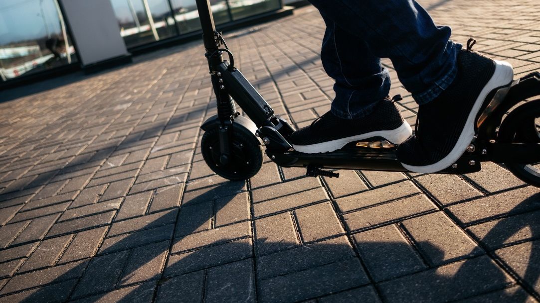 Constanta: Femeie accidentata mortal in timp ce se deplasa cu trotineta electrica pe un drum national