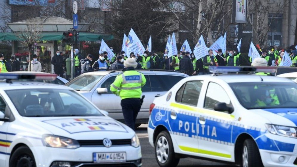 Protest al polițiștilor și pensionarilor militari, în București: Suntem sclavii incompetenţei voastre!