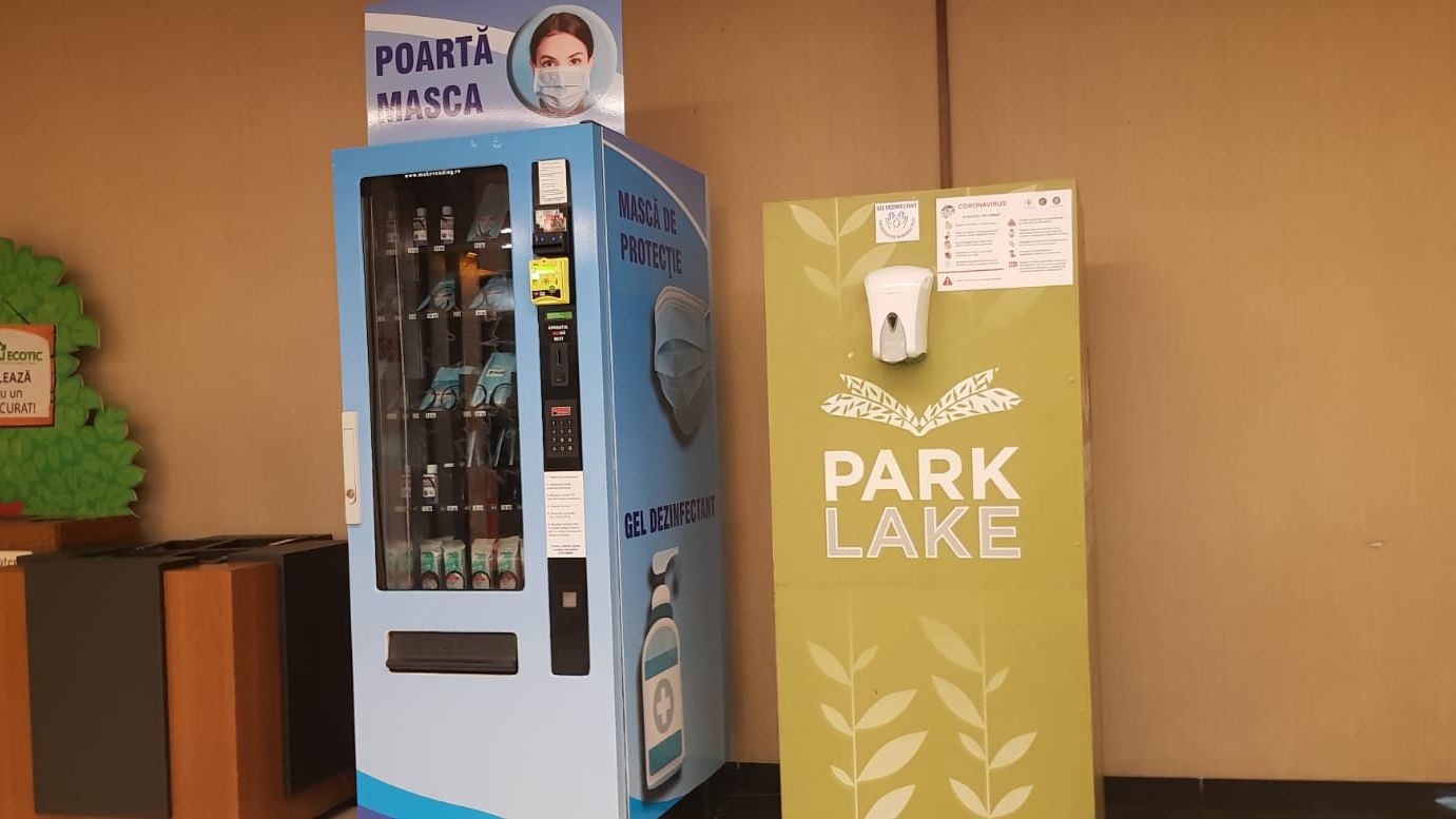 În Capitală au apărut primele automate vending cu măști și dezinfectant, în cele mai aglomerate zone