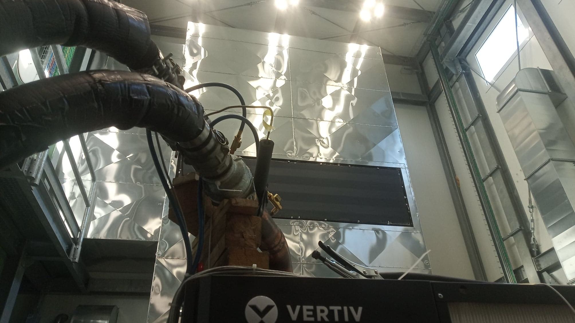 Cum am putea să ne încălzim datorită serverelor de ultimă generație. Un hyperscale ar fi suficient pentru un oraș ca Drobeta