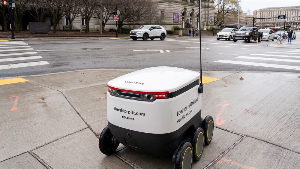 Glovo vrea să facă livrări cu roboți autonomi, la Brașov