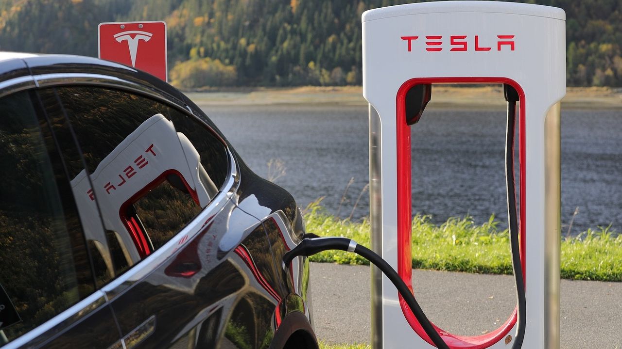 Tesla produce mașini cu volan pe dreapta în Germania: Producția nu se îndreaptă către UK