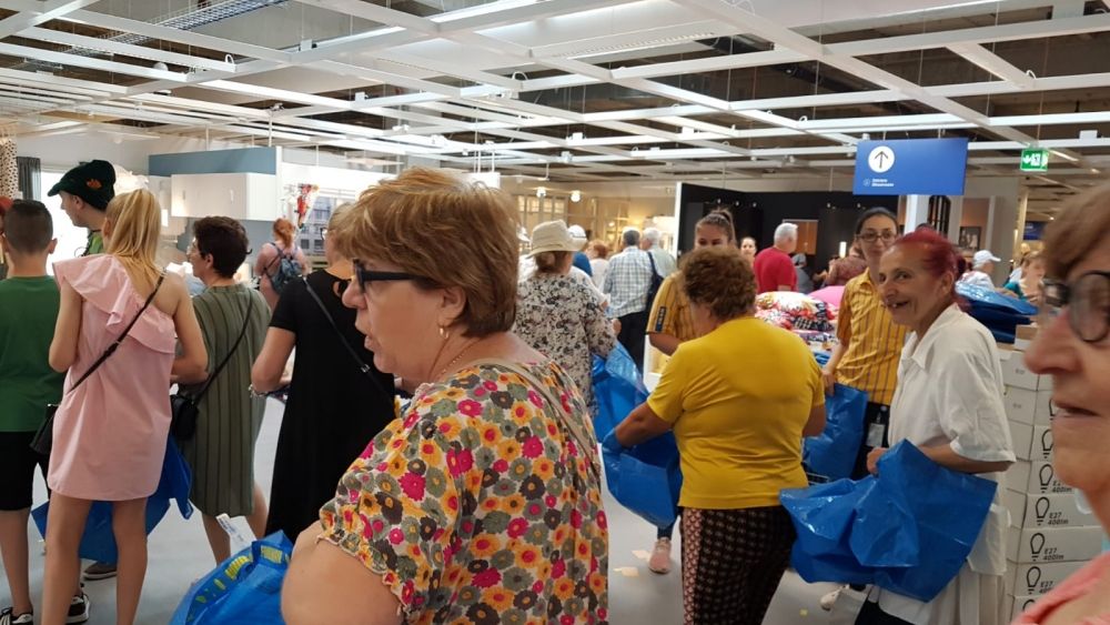 REPORTAJ FOTO: Aplauze, cozi, ministru si bugete de cateva sute de lei la deschiderea IKEA Pallady