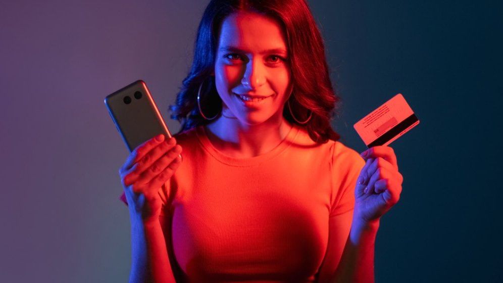 De Black Friday, românii au făcut cumpărături de aproape 5 milioane de euro cu cardurile