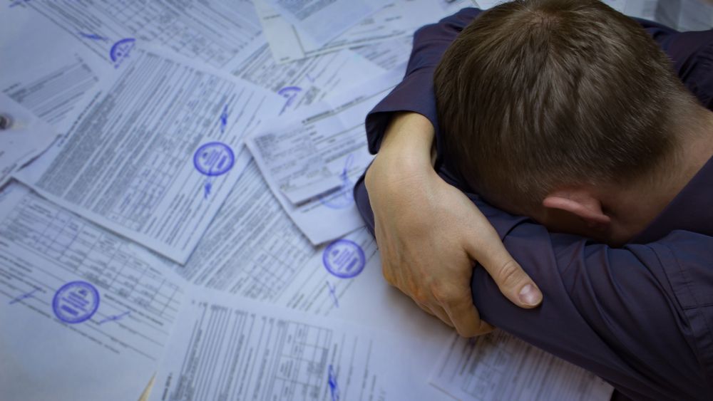Românii pot scăpa de datorii la bănci și IFN-uri dacă cer insolvență personală: Care sunt condițiile