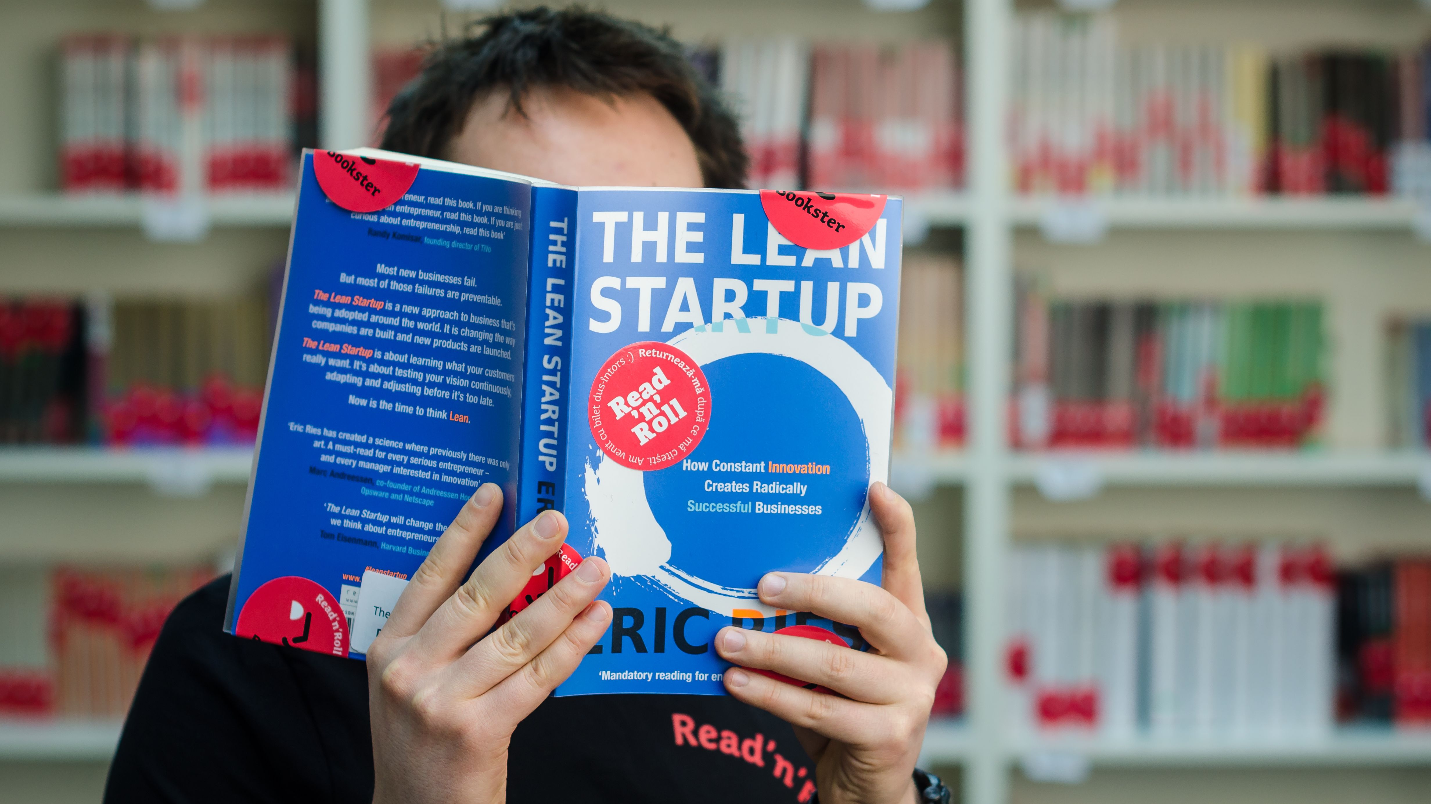 Ce citeste industria auto de la Bookster: un angajat din automotive citeste 17 carti pe an