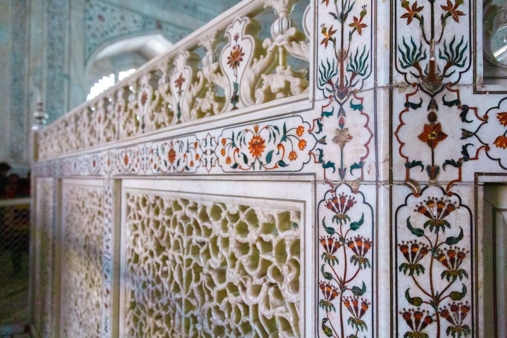 Clădiri celebre | Taj Mahal, povestea și legendele palatului declarație de dragoste, care trebuia - Imagine 8