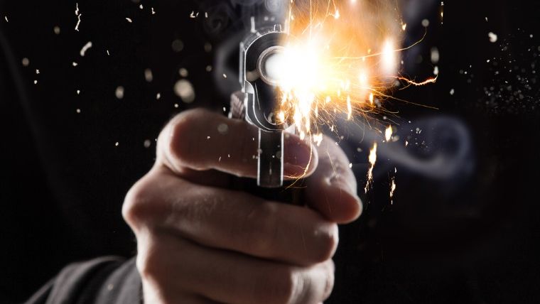 Jaf la o banca din Arad; un barbat cu o cagula pe fata si cu un pistol a furat cateva teancuri de bancnote