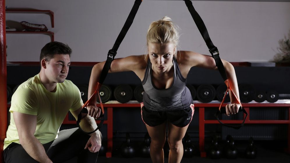 Ce salarii se câștigă în Sport & Wellness. Cât încasează un instructor de fitness și un kinetoterapeut