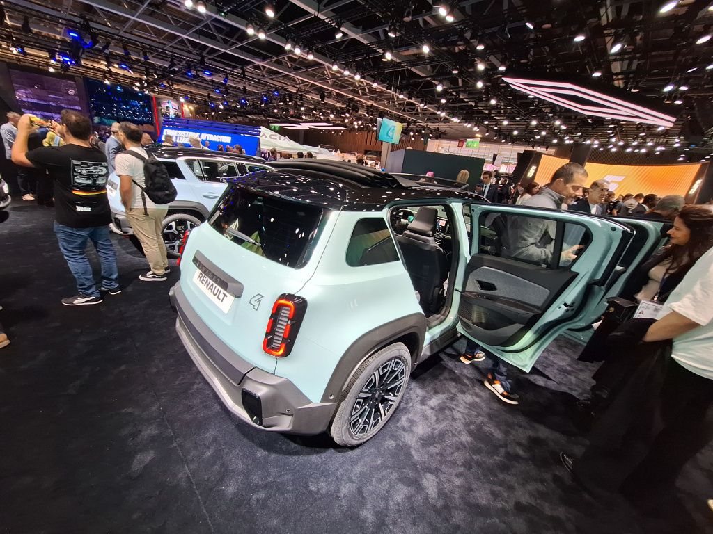 GALERIE FOTO | Noul Renault 4 E-Tech Electric a fost lansat la Paris. Cum arată, cât costă și ce - Imagine 22