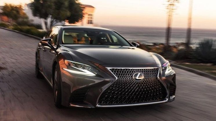 Lexus lanseaza cea de-a cincea generatie LS