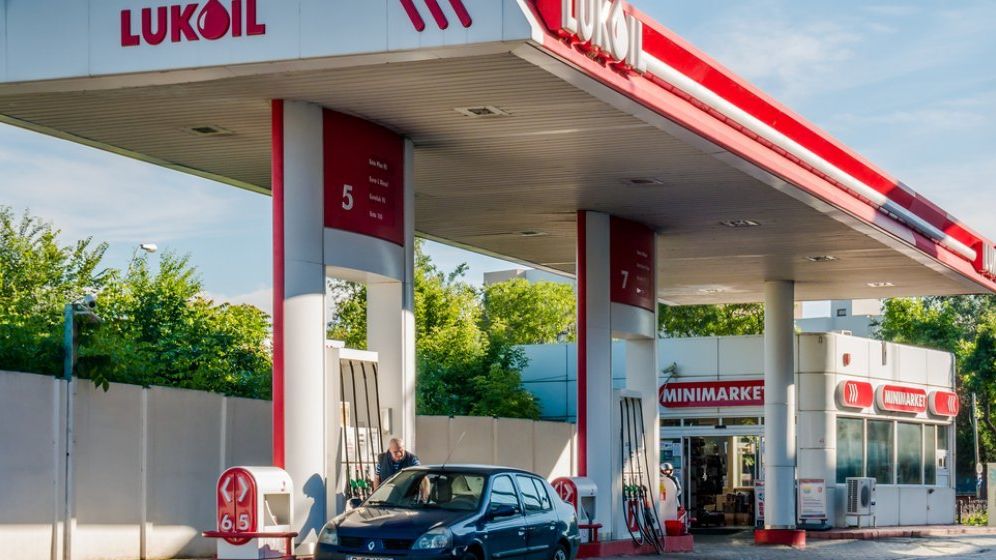 Rușii de la Lukoil se mai extind într-o țară: Benzinăria vrea să intre pe piaţa din Kazahstan