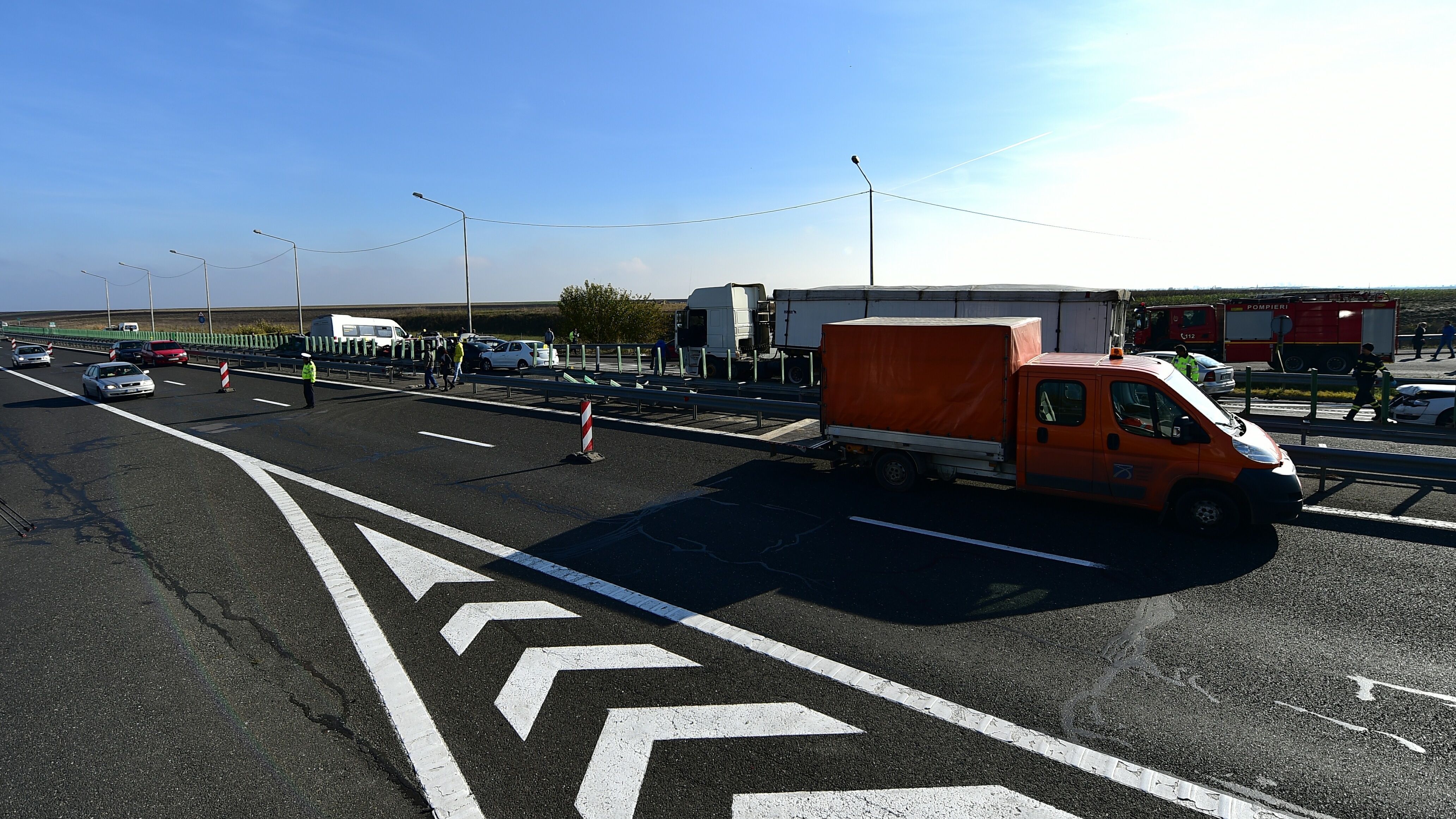 O mașină a luat foc, pe Autostrada Soarelui, din cauze tehnice