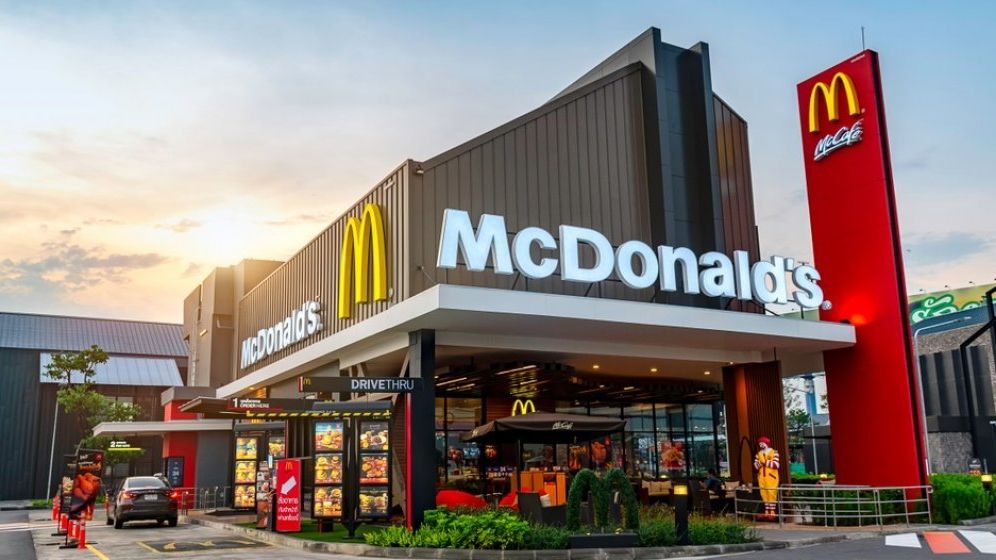 McDonald's va începe să redeschidă unele restaurante din Ucraina