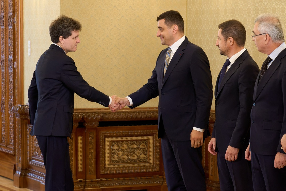 Sondaj Avangarde: Românii sunt tot mai nemulțumiți de direcția în care merge țara. Cine este considerat vinovat pentru criza politică