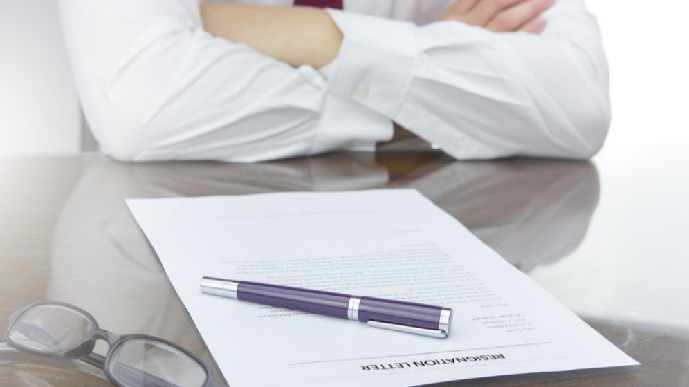 Studiu: Obligarea angajaţilor din sectorul financiar să revină la birou ar putea avea consecinţe negative