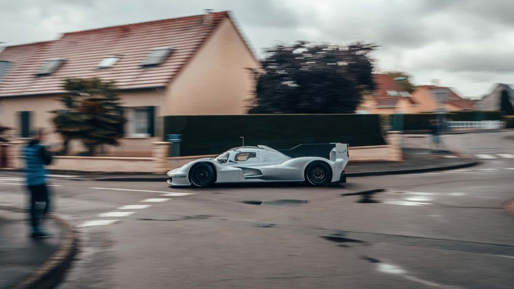 FOTO | Porsche a construit o versiune de stradă a mașinii cu care speră să câștige la Le Mans - Imagine 1