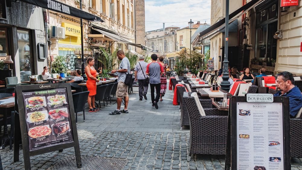 ANAF le aduce aminte românilor că nu trebuie să plătească la restaurant dacă nu primesc bon fiscal. Reprezentații HoReCA: ”Sutetem suspecții permanenți. E o non-problemă”