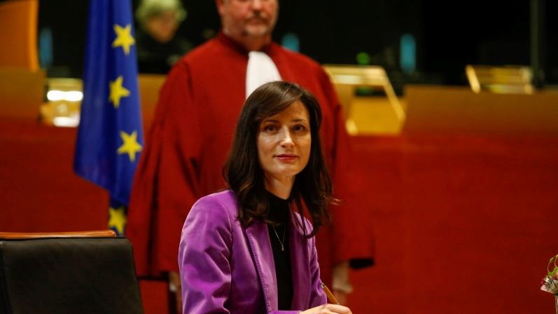 Primul comisar european confirmat cu COVID-19