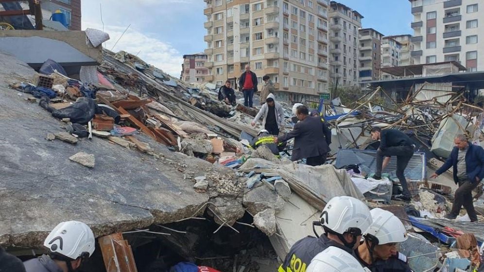 Grecii lasă la o parte rivalitatea istorică și sar în ajutor Turciei afectate de cutremurele devastatoare