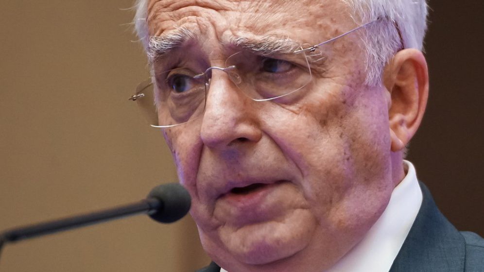 Isărescu, despre modificările legislative fiscale: Un abuz de politici fiscale