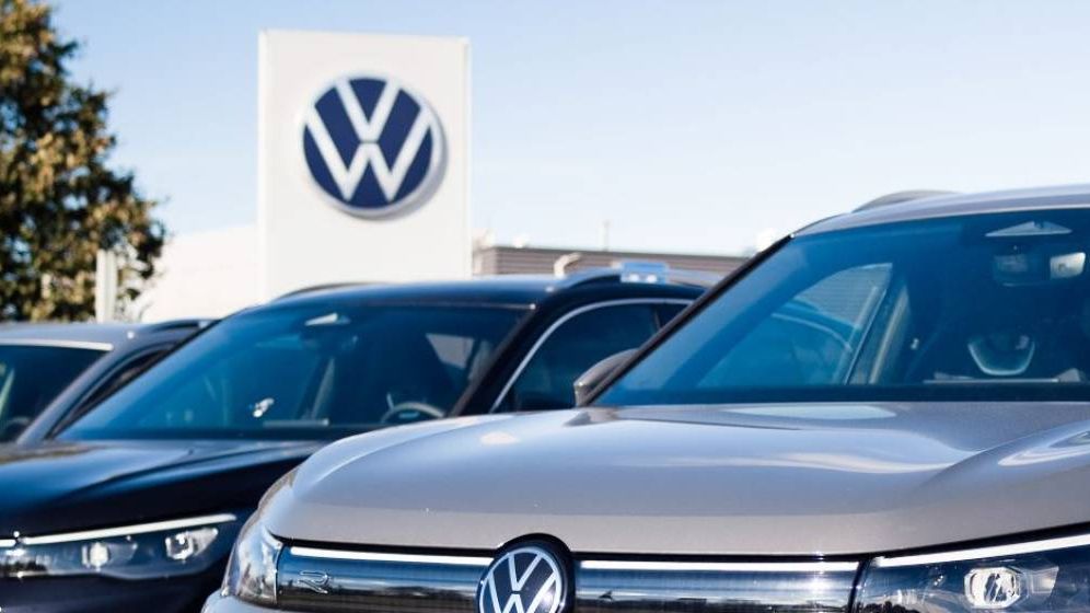 Furtuna continuă la Volkswagen: Noi greve blochează constructorul german