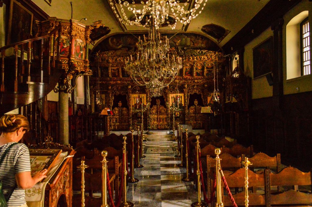 În interiorul bisericii Agios Charalambos.
