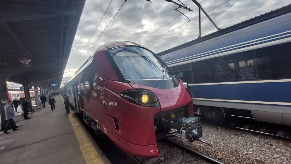 Noul tren cumpărat de CFR, anulat la doar o zi după punerea în circulație