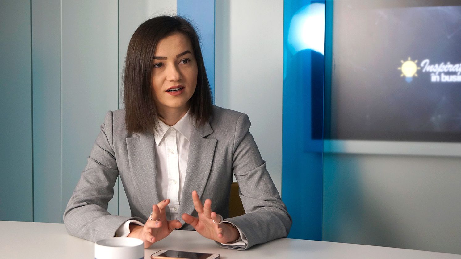 Blocajele birocratice, salariile mici si nesiguranta zilei de maine - printre motivele care tin tinerii valorosi departe de Romania