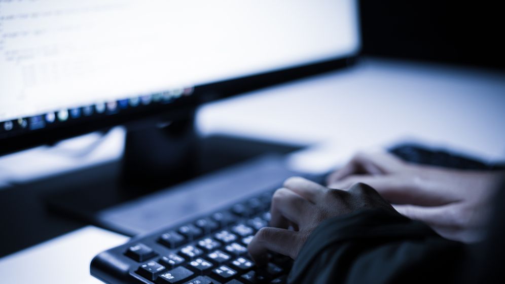 Rog, SRI: Astăzi, oricine poate să cumpere ieftin un pachet de viruși malware și să atace cu el, iar legea nu ține pasul