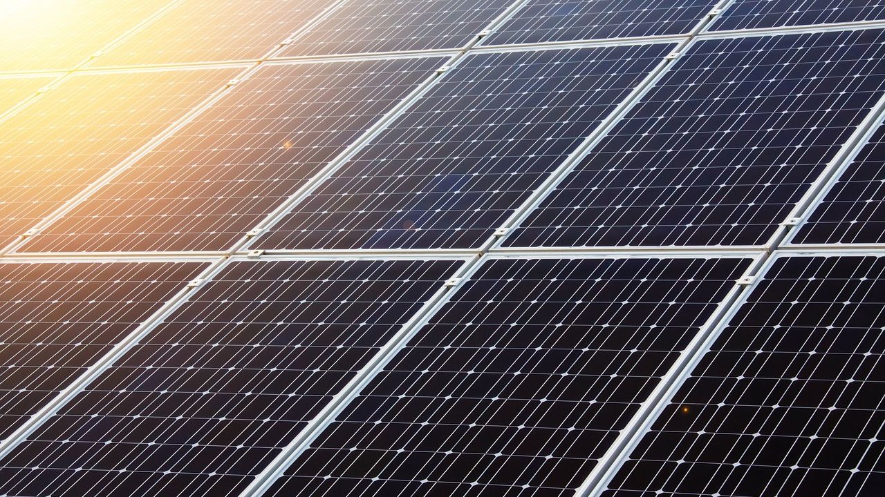 TVA pentru livrarea și instalarea de panouri fotovoltaice 2024: schimbările anunțate de guvern