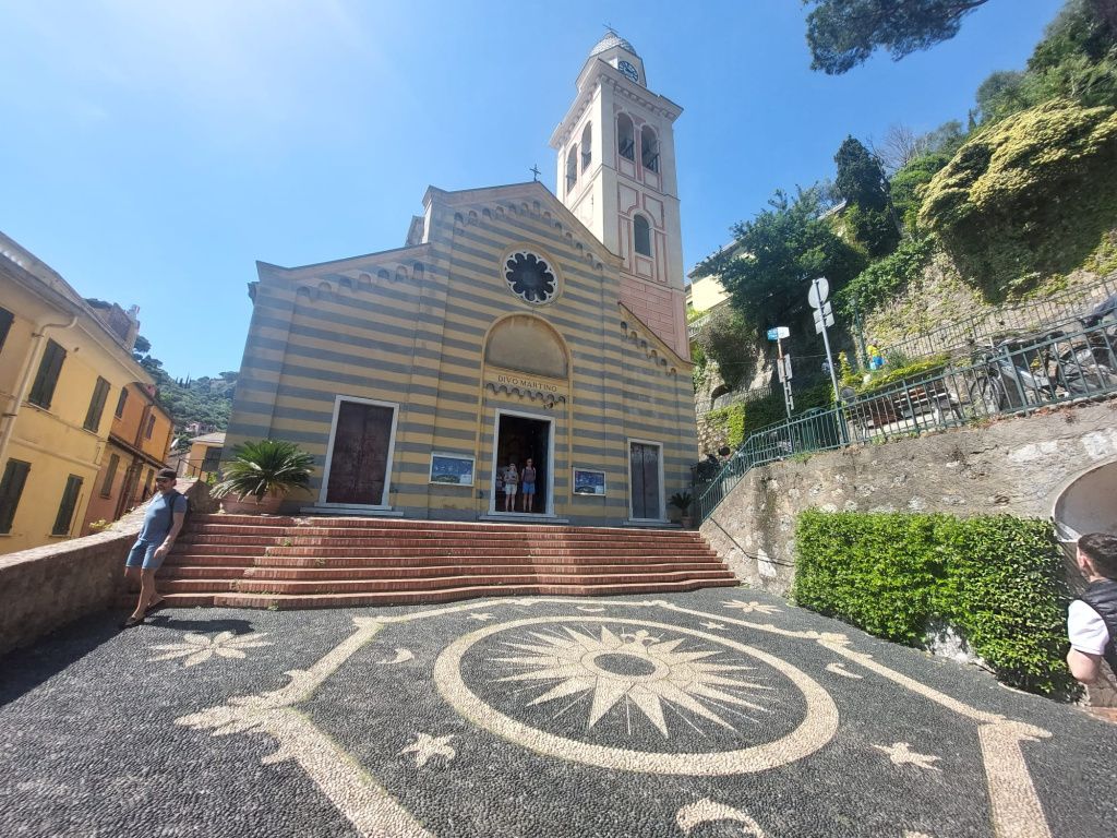 Vizită în Portofino: cum îți poți "žgăsi dragostea" pentru Riviera Italiană în orașul iu - Imagine 15