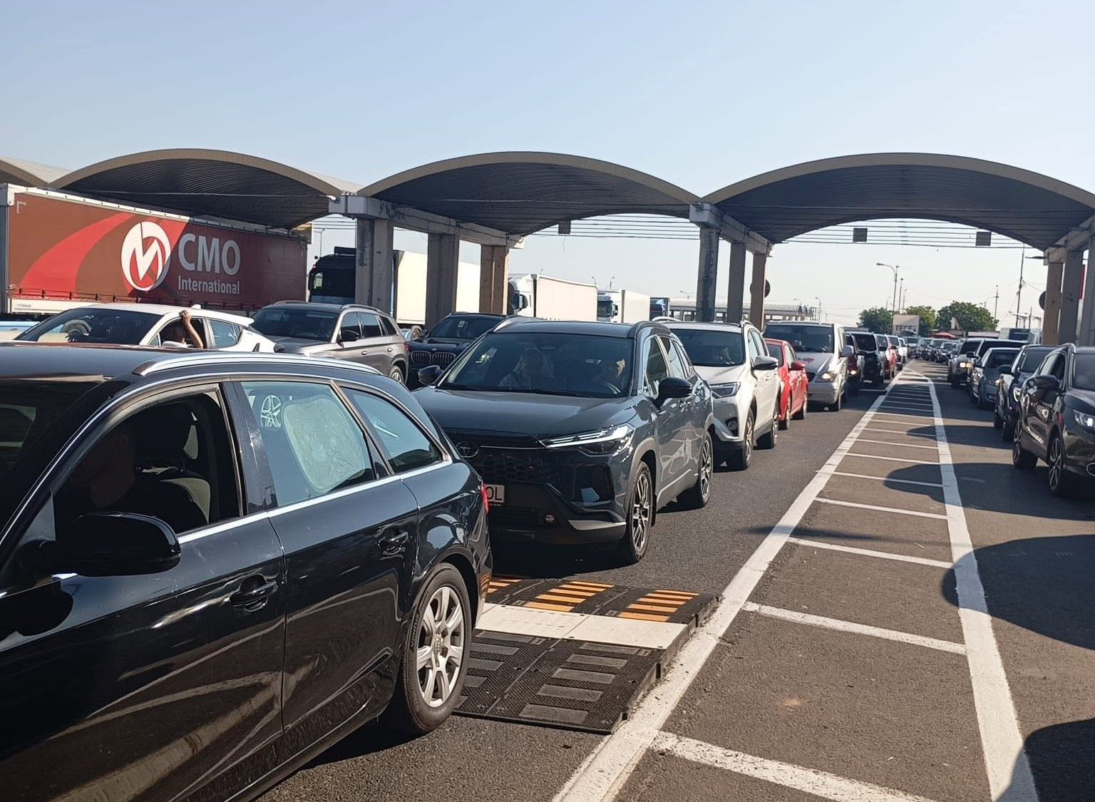 Aglomerație pe Podul Giurgiu-Ruse: românii pleacă în vacanță, iar bulgarii continuă lucrările