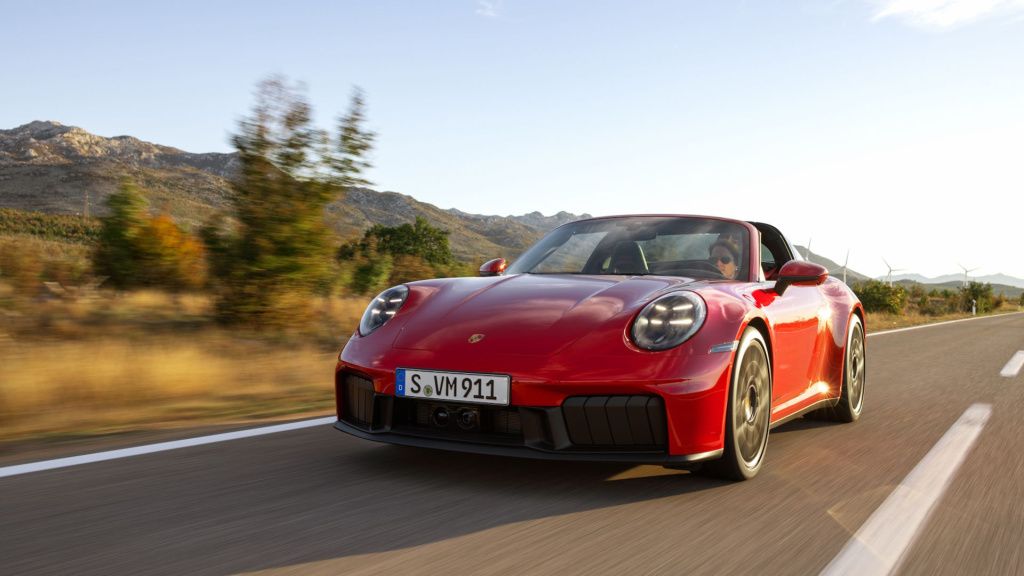 GALERIE FOTO | Porsche a prezentat primul 911 cu motor cu tehnologie hibridă - Imagine 6