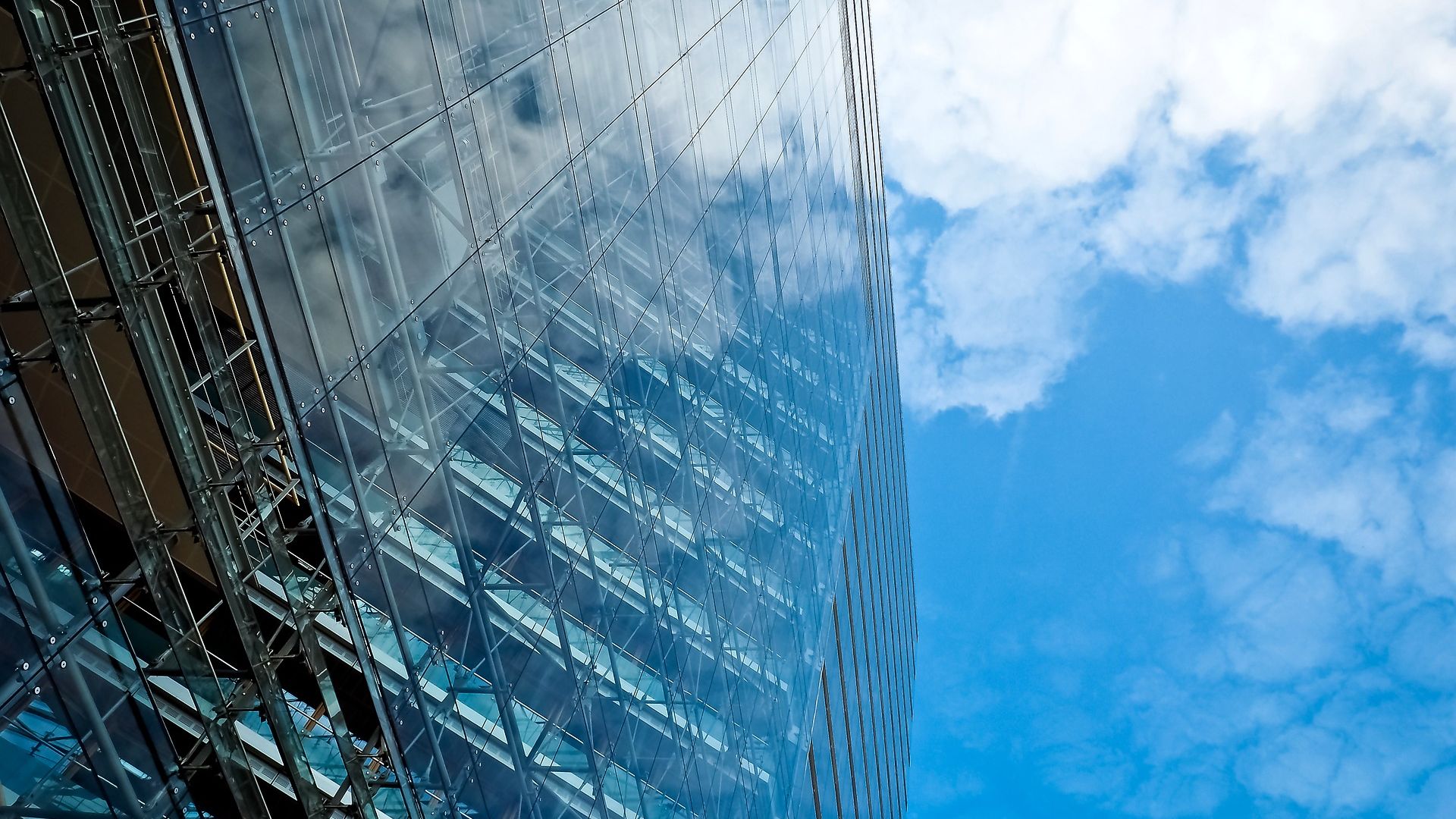 Knight Frank: Cererea de spatii de birouri din Bucuresti s-a apropiat de 100.000 mp in T1. Pana la finalul anului vor fi livrati 190.000 mp de proiecte