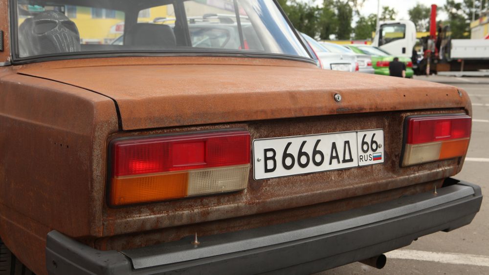 Rușii mai pot vedea Europa doar la pas: O nouă directivă le interzice să intre cu mașina în UE